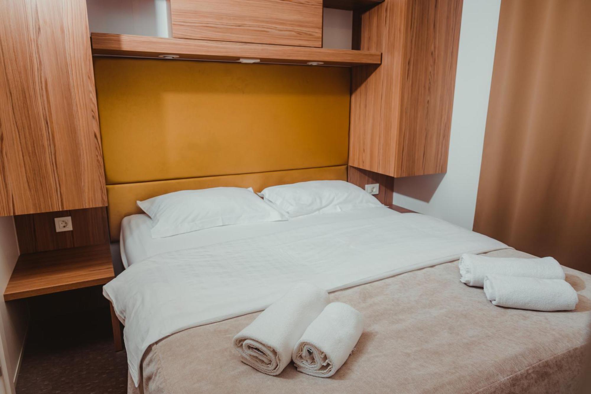 Poseidon Mobile Home Resort Макарська Екстер'єр фото